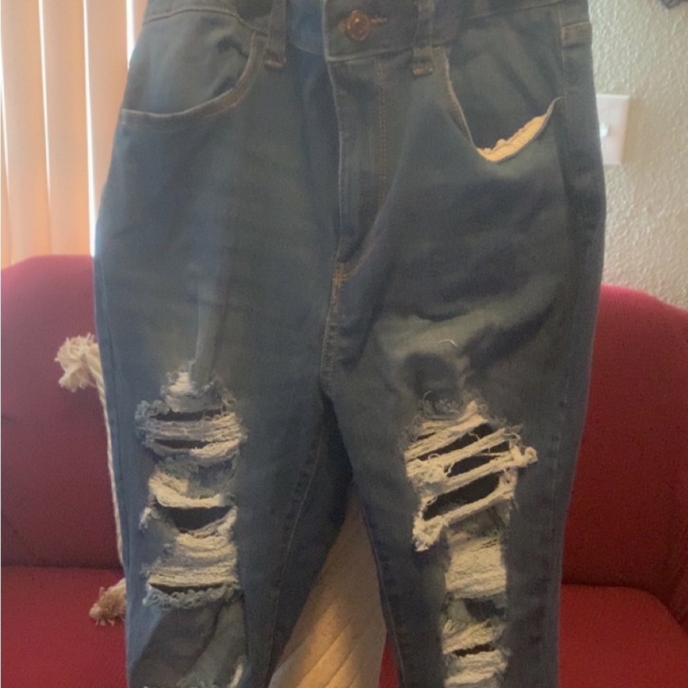 Ripped jeans    Like new